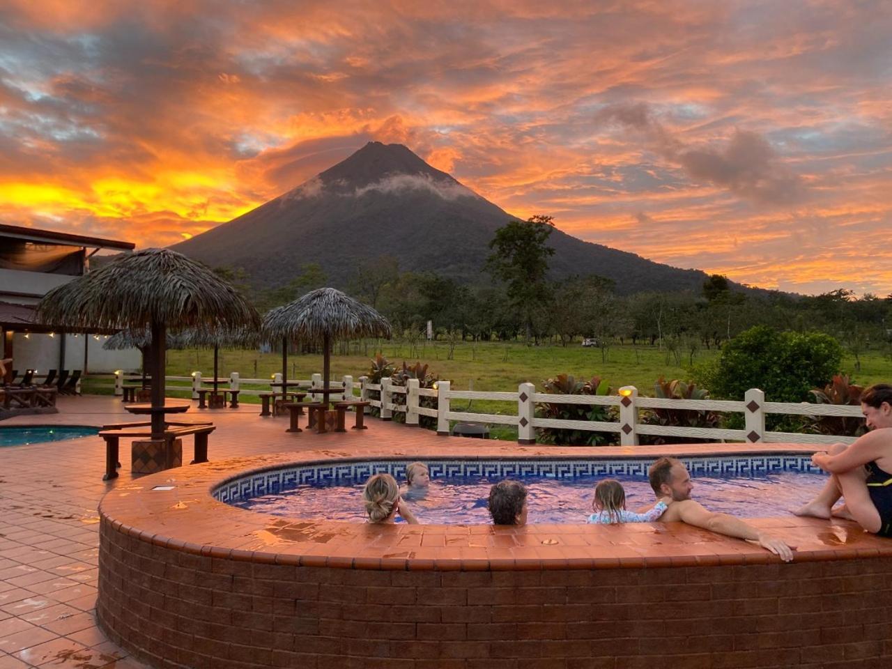 Hotel La Pradera Del Arenal La Fortuna Екстериор снимка